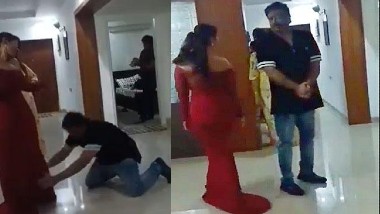 RGV Crazy Dance Video: ఇనయా సుల్తానా కాళ్లు పట్టుకున్న రామ్ గోపాల్ వర్మ, రంగీలా మూవీలోని పాటకు ఇనయాతో కలిసి స్టెప్పులు, అది నేను కాదంటూ సెటైర్