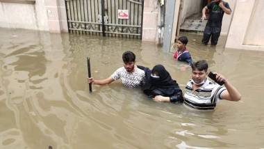 Cyclone Gulab: గులాబ్ గుబులు..దయచేసి ఎవరూ బయటకు రావొద్దు, మరో రెండు రోజులు తుఫాను పట్ల అప్రమత్తంగా ఉండాలని సూచించిన హైదరాబాద్, సైబరాబాద్ సీపీలు, తెలంగాణలోని 14 జిల్లాల్లో రెడ్‌ అలర్ట్‌