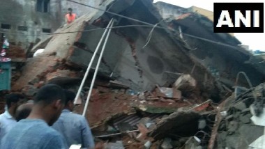 Building Collapsed in Anantapur: కదిరిలో కూలిన మూడంతస్తుల భవనం, ముగ్గురు చిన్నారులతో సహా మహిళ మృతి, భవనం శిథిలాల కింద మరో 10 మంది