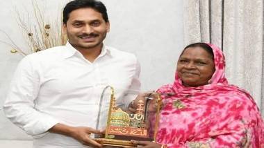 MLC Karimunnisa Dies: గుండెపోటుతో కృష్ణా జిల్లా ఎమ్మెల్సీ ఎండీ కరీమున్నిసా మృతి, సంతాపం తెలిపిన ఏపీ సీఎం జగన్, వారికి నాతో సహా పార్టీ అండగా ఉంటుందని ట్వీట్