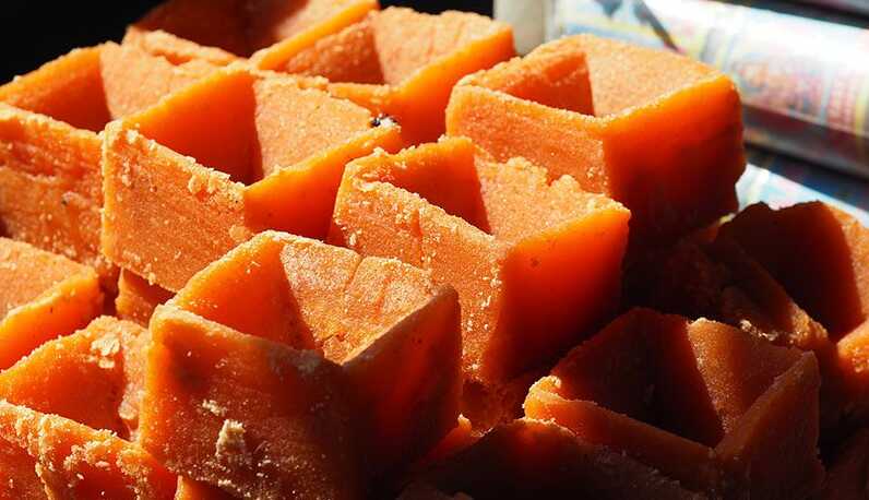 Health Tips: బెల్లం మంచిదా తేనె మంచిదా? ఏది తీసుకోవడం వల్ల ఆరోగ్యానికి ఎక్కువ ప్రయోజనం లభిస్తుందో తెలుసా.