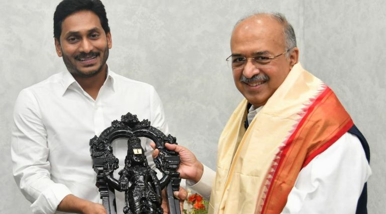 Dilip Shanghvi Meets CM YS Jagan: ఏపీకి త్వరలో సన్‌ ఫార్మా యూనిట్, సీఎం వైఎస్ జగన్ ని కలిసిన కంపెనీ ఎండీ దిలీప్‌ సంఘ్వీ, సన్‌ ఫార్మా తయారీ యూనిట్‌ను నెలకొల్పడంపై ఇరువురి మధ్య చర్చలు