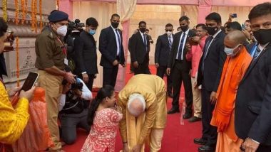 Modi Touches Feet of Divyang Woman:ఆ ఒక్కపనితో అందరి మనసులు దోచిన ప్రధానిమోడీ, కాశీలో దివ్యాంగ మహిళకు పాదాభివందనం చేసిన ప్రధాని, ఇంటర్నెట్‌లో వైరల్‌గా మారిన ఫోటో