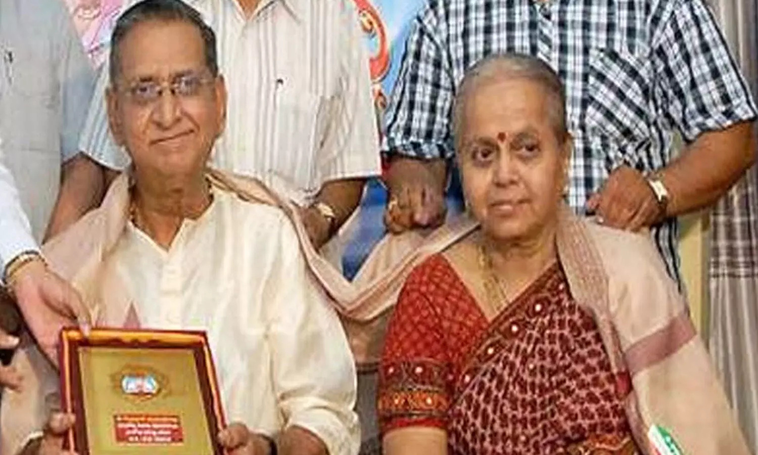 Gollapudi Maruthirao Wife Passed Away: ప్రముఖ రచయిత, నటుడు గొల్లపూడి మారుతీరావు సతీమణి మృతి