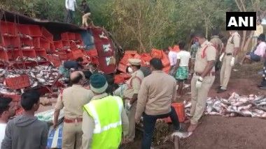 Tadepalligudem Road Mishap: పండగ వేళ ఏపీలో ఘోర రోడ్డు ప్రమాదం, అదుపు తప్పి బోల్తా పడిన చేపల లోడ్ లారీ, నలుగురు అక్కడికక్కడే మృతి