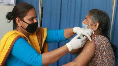 COVID-19 Vaccination: కరోనా వ్యాక్సిన్‌కు ఆధార్ తప్పనిసరి కాదు, ఎవ‌రి వ‌ద్ద ఆధార్ ఇవ్వాల‌ని వ‌త్తిడి చేయ‌రాదని అధికారుల‌కు సుప్రీంకోర్టు ఆదేశాలు