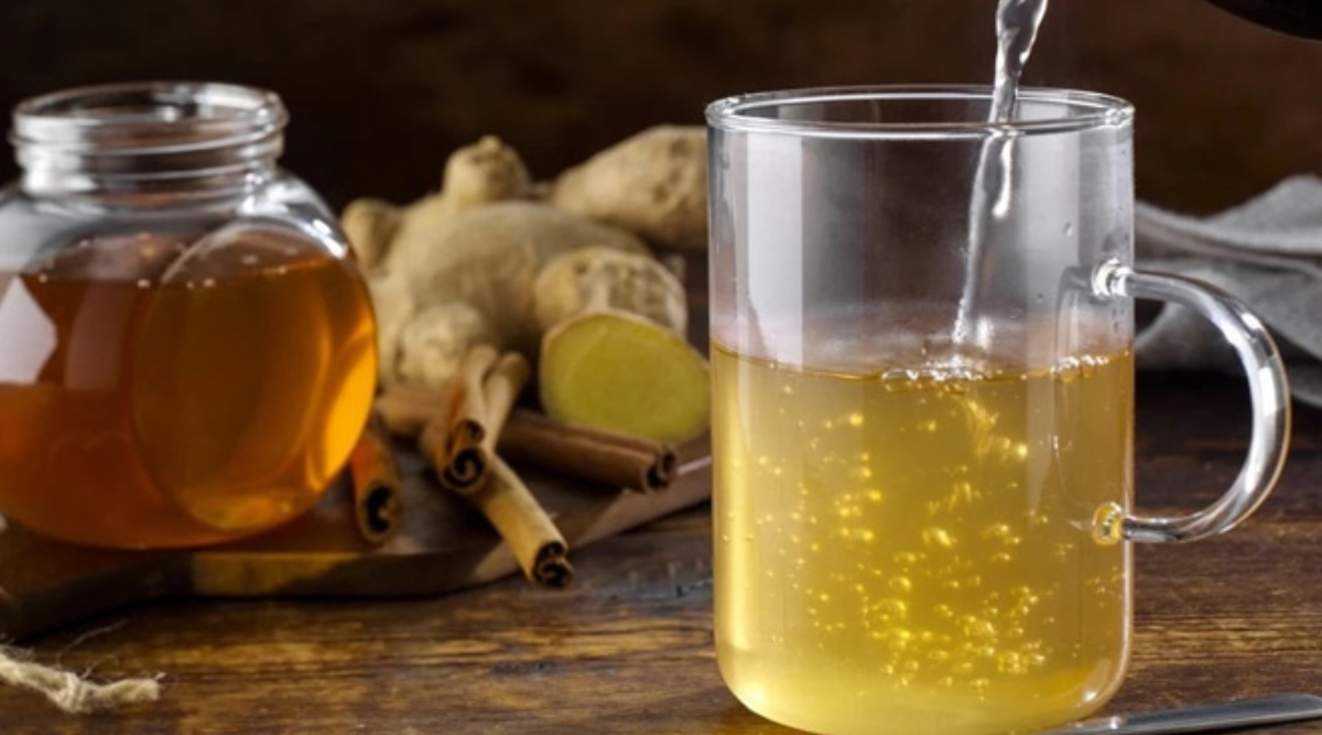 Health Tips: చలికాలంలో పసుపు తేనె కలిపి తీసుకోవడం ద్వారా అనేక రకాల సమస్యల నుంచి ఉపశమనం పొందవచ్చు.