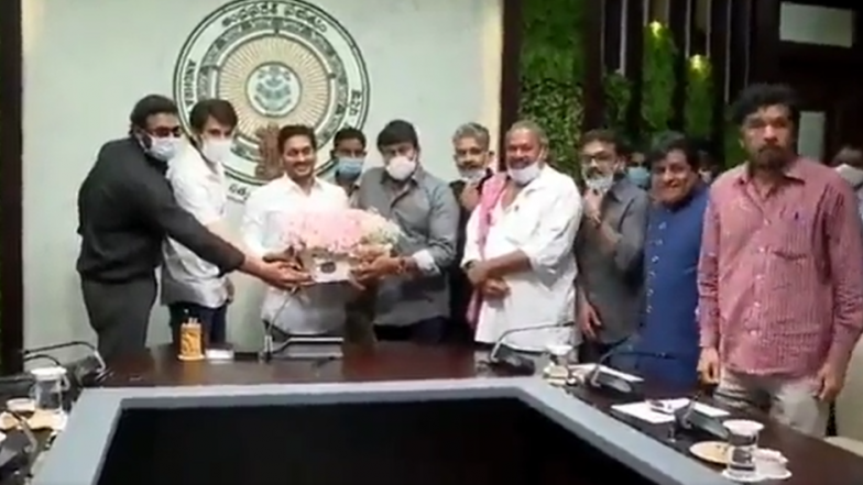Tollywood Celebrities Meet CM Jagan: ఏపీ సీఎం జగన్ తో భేటీ అయిన చిరంజీవి, మహేష్ బాబు, ప్రభాస్, రాజమౌళి బృందం, తాడేపల్లిలో ఘన స్వాగతం..