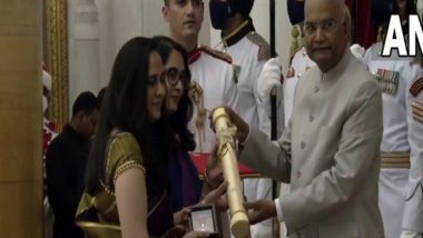 Padma Awards 2022: దివంగత సీడీఎస్‌ జనరల్‌ బిపిన్‌ రావత్‌‌కు పద్మ విభూష‌ణ్‌, రాష్ట్రపతి నుంచి అవార్డును అందుకున్న బిపిన్‌ రావత్‌ కుమార్తెలు కృతిక, తారిణి