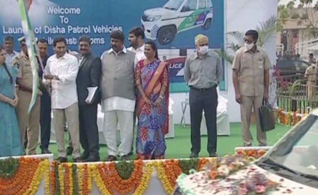 Disha Patrol Vehicles: మహిళా రక్షణే మా ధ్యేయం, 163 దిశ పెట్రోలింగ్‌ వాహనాలు అందుబాటులోకి, మహిళలకు అన్యాయం జరిగితే ప్రభుత్వం ఊరుకోదని తెలిపిన ఏపీ సీఎం జగన్