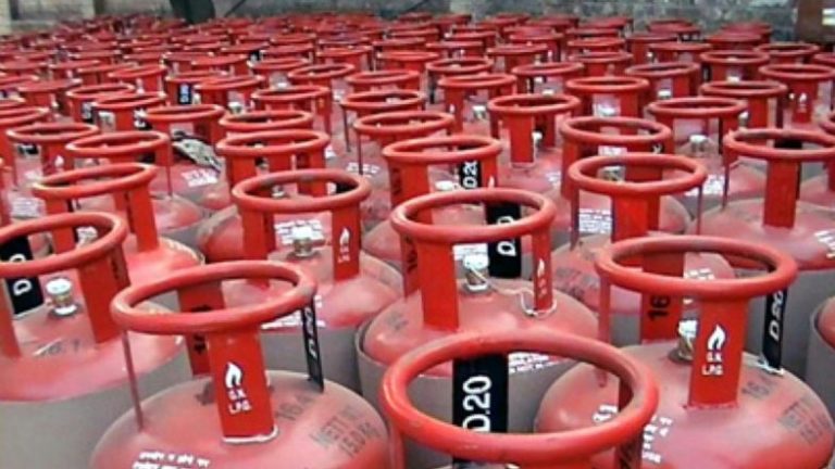 LPG Cylinder Price Cut: వంట గ్యాస్ సిలిండర్‌పై రూ. 200 తగ్గింపు, ఎన్నికల వేళ కేంద్ర ప్రభుత్వం కీలక నిర్ణయం, రాఖీ పౌర్ణమి రోజు ప్రకటన వెలువడే అవకాశం