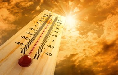 Temperature Rises In Telangana: తెలంగాణలో మరో నాలుగు రోజులపాటు ఎండలు.. రాష్ట్రంలో ఇప్పటికే పెరిగిన ఉష్ణోగ్రతలు.. మరో రెండు డిగ్రీలు పెరిగే అవకాశం ఉందన్న వాతావరణశాఖ.. ఏడు జిల్లాలకు ఎల్లో అలెర్ట్ జారీ