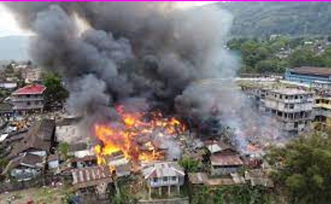 Arunachal Pradesh Fire: అరుణాచ‌ల్ ప్ర‌దేశ్‌లో భారీ అగ్ని ప్రమాదం, 30కి పైగా ఇండ్లు, దుకాణాలు ద‌గ్ధ‌ం, 4 గంట‌ల పాటు శ్ర‌మించి మంట‌ల‌ను అదుపులోకి తీసుకువచ్చిన అగ్నిమాప‌క సిబ్బంది