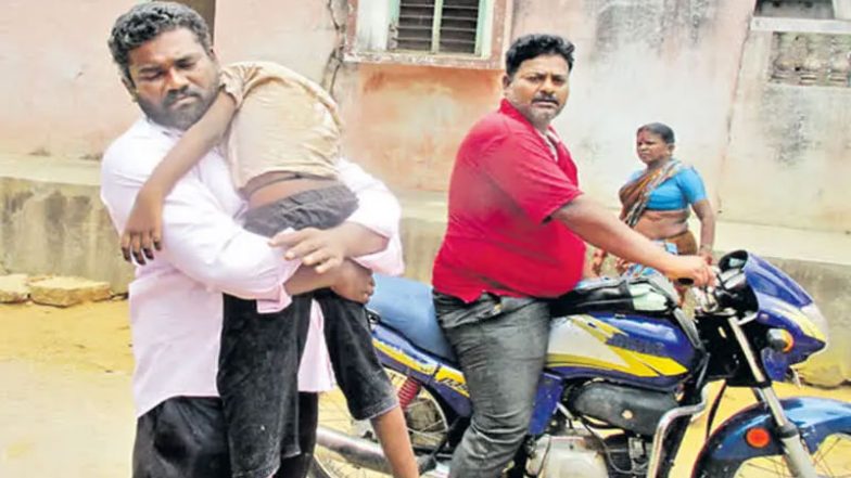 Andhra Pradesh: రుయా ఘటన మరువక ముందే.., అంబులెన్స్ రాకపోవడంతో బైక్‌పై కొడుకు మృత దేహం తరలింపు, నెల్లూరు జిల్లాలో సంగంలో దారుణ ఘటన వెలుగులోకి..