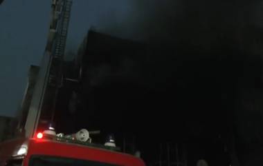 Delhi Fire: ఢిల్లీలోని భవంతిలో భారీగా ఎగసిన మంటలు, 16 మంది సజీవ దహనం, మంటలను అదుపు చేస్తున్న ఫైర్​ ఇంజిన్లు, బిల్డింగ్​లో దాదాపు 60 మందికి పైగా ఉన్నట్టు సమాచారం