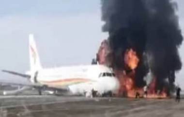 China Flight Fire: చైనాలో రన్ వే పై ఉన్న విమానంలో మంటలు, తృటిలో తప్పిన ప్రమాదం, 113 మంది ప్రయాణికులు సురక్షితం, వీడియో వైరల్..