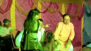 Gopal Mandal Dance Video: ఫ్లయింగ్‌ కిస్‌లు ఇస్తూ యువతితో కలిసి చిందులేసిన ఎమ్మెల్యే గోపాల్‌ మండల్‌, వీడియో సోషల్‌ మీడియాలో వైరల్‌, చివాట్లు పెట్టిన జెడీయూ పార్టీ నేతలు
