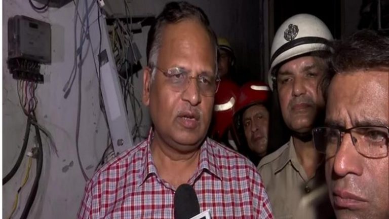 Satyendar Jain Arrested: కేజ్రీవాల్ ప్రభుత్వానికి గట్టి షాక్, హవాలా లావాదేవీల కేసులో మంత్రి సత్యేంద్ర జైన్‌ను అరెస్ట్ చేసిన ఈడీ అధికారులు