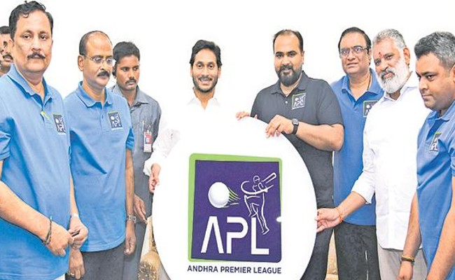 APL 2022: జూలై 6 నుంచి 17 వరకు ఏపీఎల్ 2022, విశాఖ YSR స్టేడియంలో జూలై 17న ఫైనల్, సీఎం జగన్‌ను ఆహ్వానించిన ఏసీఏ బృందం