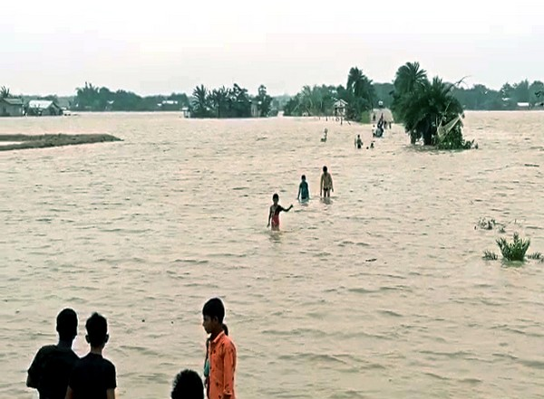 Floods in North East: ఈశాన్య రాష్ట్రాలను ముంచెత్తుతున్న వరదలు, మూడు రాష్ట్రాల్లో భారీ వర్షాలు, 54మంది మృతి, నిరాశ్రయులైన లక్షలాదిమంది