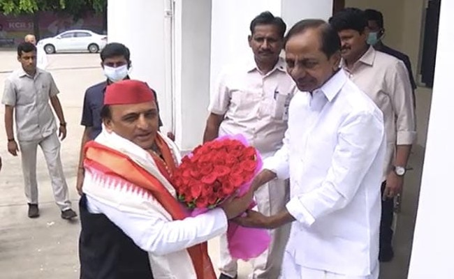 CM KCR Delhi Tour: తెలంగాణ సీఎం కేసీఆర్‌తో అఖిలేష్‌ యాదవ్‌ భేటీ, జాతీయ రాజకీయాలపై చర్చించినట్లుగా వార్తలు