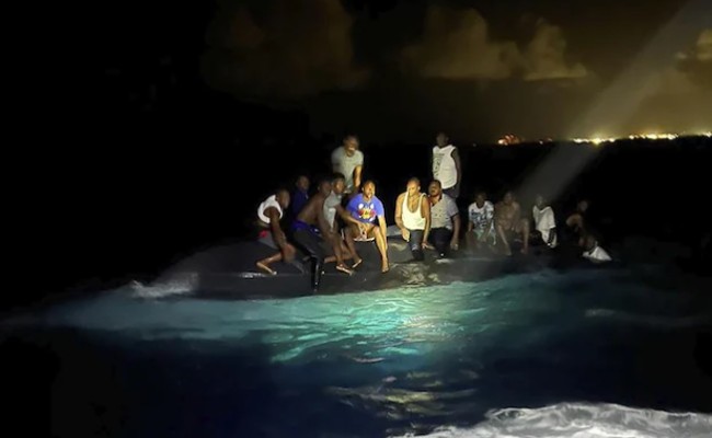 Bahamas Boat Capsized: పొట్టకూటి కోసం వెళుతూ 17 మంది మృతి, హైతీ వలసదారులతో అక్రమంగా ప్రయాణిస్తున్న పడవ బోల్తా
