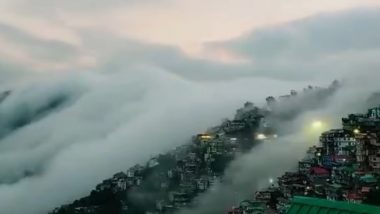 Clouds Floating Down Video: ఈ అద్భుతమైన వీడియో ఇప్పటిదాకా మీరు చూసి ఉండరు.. పట్టణాన్ని మింగేస్తున్నట్లుగా దూసుకువచ్చిన మేఘాలు, మళ్లీ వెనక్కి వెళుతూ..