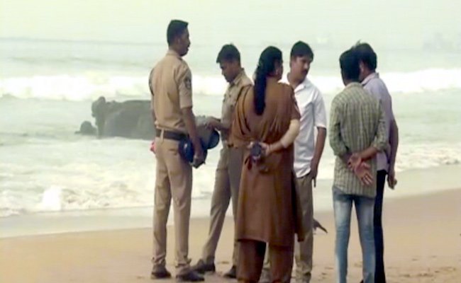 Andhra Pradesh: ట్విస్టులు మీద ట్విస్టులు, ఆర్కే బీచ్ నుంచి నెల్లూరు, అక్కడి నుంచి బెంగుళూరు, భర్తతో పాటు పోలీసులకు చుక్కలు చూపిస్తున్న సాయిప్రియ Andhra Pradesh: ట్విస్టులు మీద ట్విస్టులు, ఆర్కే బీచ్ నుంచి నెల్లూరు, అక్కడి నుంచి బెంగుళూరు, భర్తతో పాటు పోలీసులకు చుక్కలు చూపిస్తున్న సాయిప్రియ