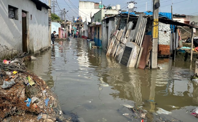 Hyderabad Rains: ఈ వీడియోలు చూస్తే మూసీ నది ఎంత ఉగ్రరూపం దాల్చిందో తెలుస్తుంది, మూసారంబాగ్‌ బ్రిడ్డి పై నుంచి ప్రవహిస్తోన్న వరద నీరు