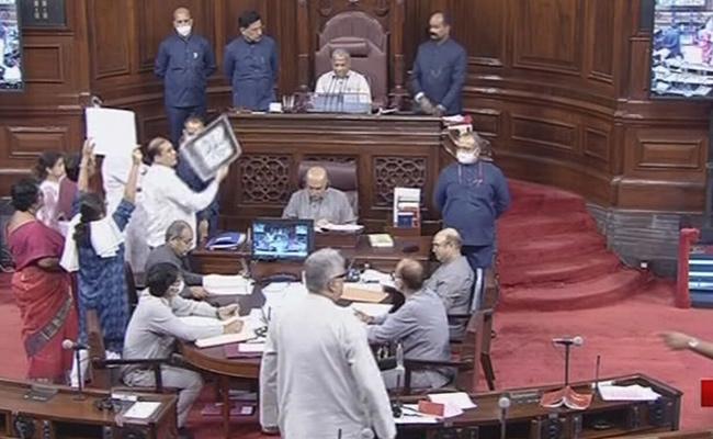 Parliament Monsoon Session: పార్లమెంట్‌లో ప్రతిపక్షాల ఆందోళనలు, 19 మంది ఎంపీలపై సస్పెన్షన్‌ వేటు, ధరల పెరుగుదల, ద్రవ్యోల్బణంపై చర్చ జరపాలని డిమాండ్