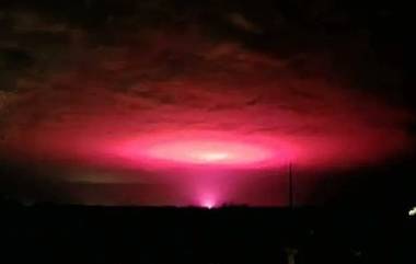 Pink Sky Viral Photos: గులాబి రంగులోకి మారిపోయిన ఆకాశం, గ్రహాంతర వాసుల పనేనంటున్న నెటిజన్లు, సోషల్ మీడియాలో ఫోటోలు వైరల్