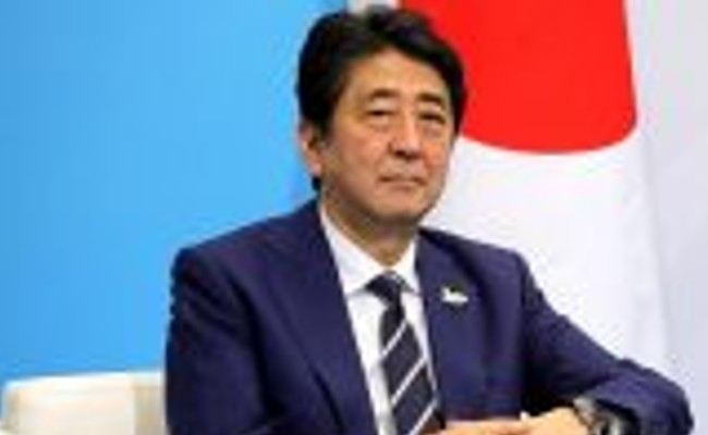 Shinzo Abe Shot: మాజీ ప్రధాని షింజో అబేపై కాల్పులు, వేదికపైనే కుప్పకూలిపోయిన షింజో అబే