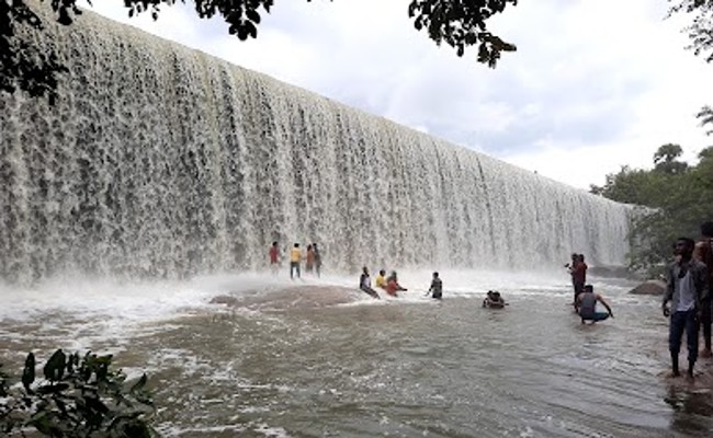 Sirnapalli Waterfalls: ఈ జలపాతాన్ని ఒక్కసారైనా చూడాల్సిందే.. తెలంగాణలో నయాగరా జలపాతాన్ని తలపిస్తున్న సిర్నాపల్లి వాటర్ ఫాల్స్