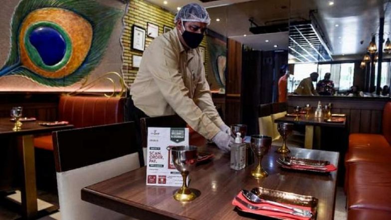 Service Charge: బలవంతంగా సర్వీస్ ఛార్జీ వసూలు చేస్తున్నాయా? చేస్తే ఫిర్యాదు చేయండిలా! కేవలం తిన్న ఫుడ్ కు మాత్రమే బిల్లు కట్టండి, సర్వీస్ ఛార్జి అడిగితే కంప్లైంట్ చేయండి Service Charge: బలవంతంగా సర్వీస్ ఛార్జీ వసూలు చేస్తున్నాయా? చేస్తే ఫిర్యాదు చేయండిలా! కేవలం తిన్న ఫుడ్ కు మాత్రమే బిల్లు కట్టండి, సర్వీస్ ఛార్జి అడిగితే కంప్లైంట్ చేయండి