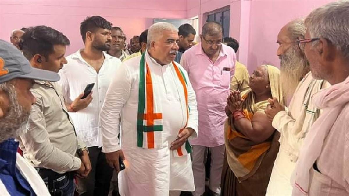 UP Minister Flees From Court: దోషిగా ప్రకటించి శిక్ష ఖరారు చేసేలోపే కోర్టు నుంచి పరారైన మంత్రి, అక్రమాయుధాల కేసులో దోషిగా తేలిన ఉత్తరప్రదేశ్‌ మంత్రి, సీసీటీవీ ఫుటేజ్‌లో చిక్కిన అమాత్యుడు
