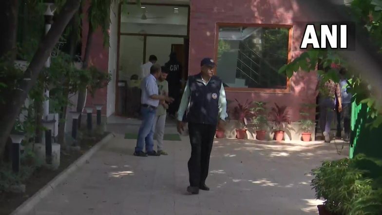 CBI Raids at Sisodia House: ఢిల్లీ డిప్యూటీ సీఎం మనీష్ సిసోడియా ఇంట సీబీఐ రైడ్స్.. మండిపడ్డ కేజ్రీవాల్ CBI Raids at Sisodia House: ఢిల్లీ డిప్యూటీ సీఎం మనీష్ సిసోడియా ఇంట సీబీఐ రైడ్స్.. మండిపడ్డ కేజ్రీవాల్