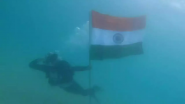 National flag underwater: సముద్రం అడుగున మువ్వన్నెల రెపరెపలు.. ఒళ్ళు గగుర్పొడిచే వీడియో..