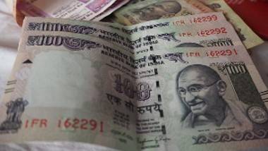 Rupee Hits Record Low: భారీగా పతనమైన రూపాయి విలువ, డాలర్‌తో పోలిస్తే 80.11కి చేరిన దేశీయ కరెన్సీ, 109మార్కును దాటి బాగా బలపడిన డాలర్