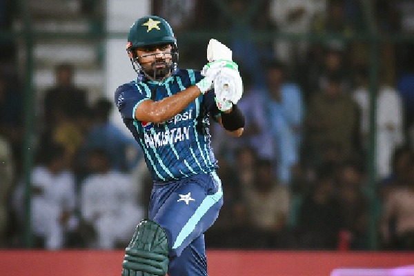Babar New Record: కోహ్లీ రికార్డు బద్దలు కొట్టిన పాకిస్థాన్ కెప్టెన్ బాబర్.. టీ20ల్లో వేగంగా 8 వేల మార్కు దాటిన రెండో ఆటగాడి రికార్డు.. విరాట్ ను మూడో స్థానానికి నెట్టిన పాకిస్థాన్ కెప్టెన్.. ఇంగ్లండ్ తో రెండో టీ20లో పాక్ ఘన విజయం Babar New Record: కోహ్లీ రికార్డు బద్దలు కొట్టిన పాకిస్థాన్ కెప్టెన్ బాబర్.. టీ20ల్లో వేగంగా 8 వేల మార్కు దాటిన రెండో ఆటగాడి రికార్డు.. విరాట్ ను మూడో స్థానానికి నెట్టిన పాకిస్థాన్ కెప్టెన్.. ఇంగ్లండ్ తో రెండో టీ20లో పాక్ ఘన విజయం
