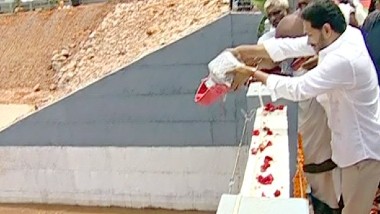 MGR Sangam & Nellore Barrages inauguration: వీడియో. మేకపాటి గౌతమ్‌ రెడ్డి సంగం బ్యారేజీ, నెల్లూరు బ్యారేజీలను ప్రారంభించిన ఏపీ సీఎం జగన్
