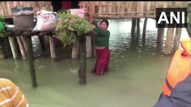 Assam Floods: అస్సాంలో వరదల విలయం, ప్రమాదకరంగా మారిన బ్రహ్మపుత్ర నది, ఇళ్లలోకి నీళ్లు చేరడంతో 34 వేల మంది రోడ్డు మీదకు..