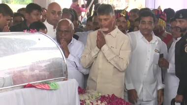 Mulayam Singh Yadav Funeral: ములాయం సింగ్ యాదవ్‌కు నివాళి అర్పించిన చంద్రబాబు, నేడు ప్రభుత్వ లాంఛనాలతో ములాయం అంత్యక్రియలు