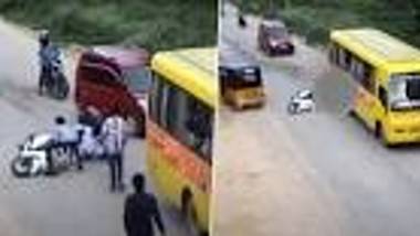 Horrifying Accident Video: వైరల్ వీడియో, స్కూలు బస్సు కింద పడిన బైకర్, హెల్మెట్ లేకుంటే ప్రాణాలు గాల్లో కలిసిపోతాయంటూ వీడియో షేర్ చేసిన సైబరాబాద్ పోలీసులు