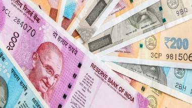 Rupee Retreats from Record Low: కొనసాగుతున్న రూపాయి పతనం, డాలర్‌తో పోలిస్తే రూ. 83 కన్నా దిగువకు, లాభాల్లో స్టాక్ మార్కెట్లు