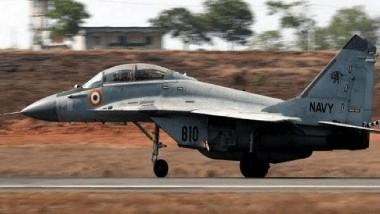 MiG 29K Aircraft Crashed: గోవా తీరంలో కుప్పకూలిన MiG 29K యుద్ధ విమానం, ఫైలట్ సురక్షితం, సాంకేతిక లోపం కారణంగా కూలిపోయిందని తెలిపిన ఇండియన్ నేవీ
