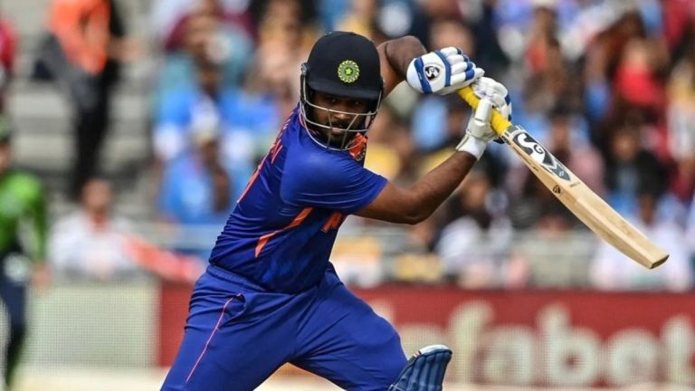 Sanju Samson Fans Protest: సంజూ శాంసన్‌ను ఇండియా టీంలోకి తీసుకోవాల్సిందే, FIFA ప్రపంచకప్ 2022లో బ్యానర్లతో మద్ధతుగా నిలుస్తున్న అభిమానులు