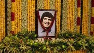 Superstar Krishna Funeral: ప్రభుత్వ లాంఛనాలతో సూపర్ ‍స్టార్ కృష్ణ అంత్యక్రియలు పూర్తి, దహన సంస్కారాలు నిర్వహించిన కుమారుడు మహేష్ బాబు, అశ్రునయనాల మధ్య కడసారి కన్నీటి వీడ్కోలు పలికిన అభిమానులు