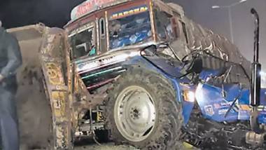 Suryapet Road Accident: అర్ధరాత్రి నెత్తురోడిన సూర్యాపేట.. మునగాల శివారులో ఘోర రోడ్డు ప్రమాదం.. ఐదుగురి దుర్మరణం.. అయ్యప్ప స్వామి పడిపూజకు హాజరై వస్తుండగా.. రాంగ్ రూట్‌లో ప్రయాణించిన ట్రాక్టర్.. ఎదురుగా వచ్చిన లారీ ఢీకొట్టడంతో ప్రమాదం