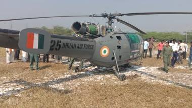 Chetak Helicopter:చేతక్ హెలికాప్టర్లో సాంకేతిక సమస్య, బారామతి ఎయిర్‌ఫీల్డ్‌లోని బహిరంగ ప్రదేశంలో అత్యవసరంగా ల్యాండింగ్, సిబ్బంది, విమానం సురక్షితం