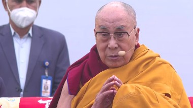 Dalai Lama: భారతదేశం అన్ని మతాలను గౌరవిస్తుందని తెలిపిన దలైలామా, దేశ సంప్రదాయాలు చాలా బాగుంటాయి, యువకులు అదే లౌకిక సంప్రదాయాన్ని కొనసాగించాలని కోరిన బౌద్ధ మత గురువు